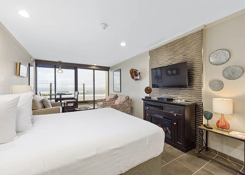 Inn at Spanish Head ocean view bedroom